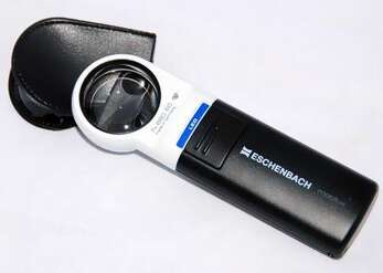 лупа карманная с подсветкой Illuminated Magnifiers MOBILUX LED 7Х (15117)