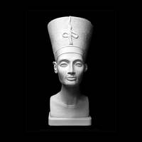 Бюст Нефертити (в шапке)