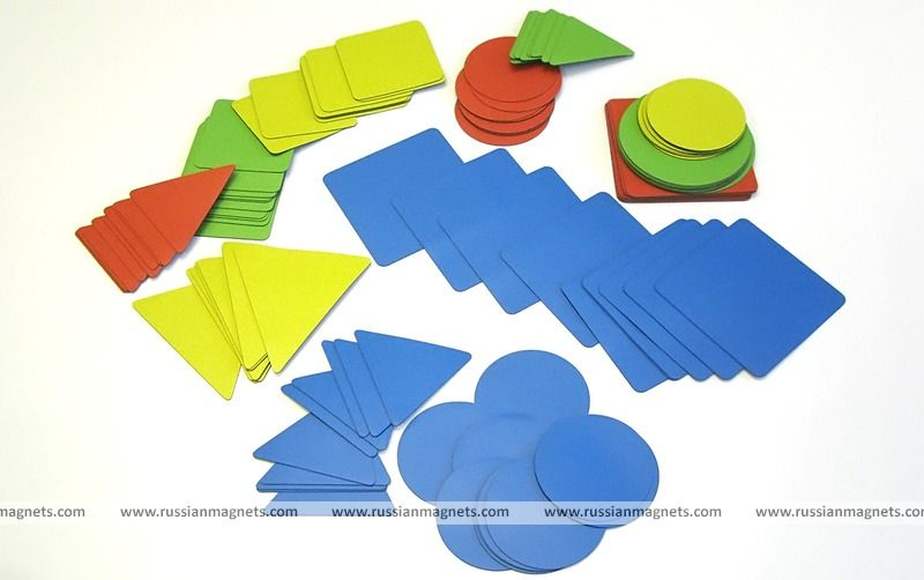 Набор магнитных карточек "Геометрические фигуры: изучаем форму, цвет, размер" 120 карточек, 4 цвета 
